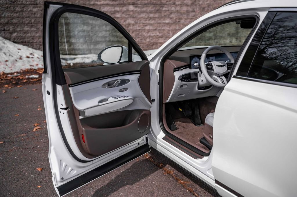 Used 2026 Genesis GV70 2.5T Advanced image 22