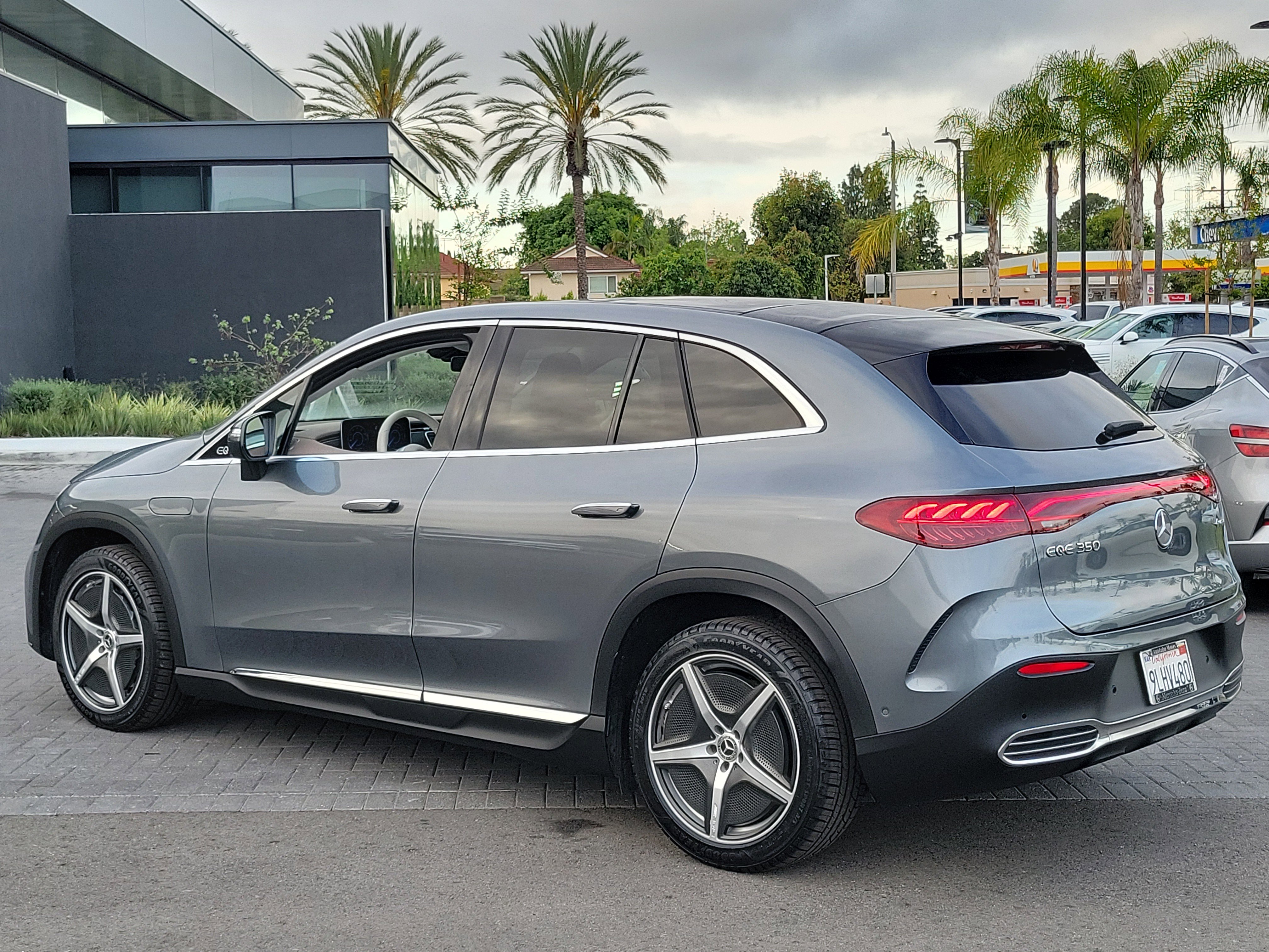 Used 2023 Mercedes-Benz EQE 350+ 4MATIC SUV w/ AMG Line Exterior Package image 31