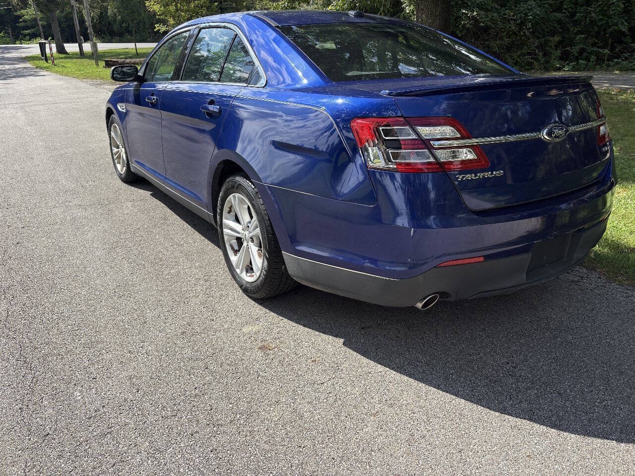 Used 2014 Ford Taurus SEL FWD image 6