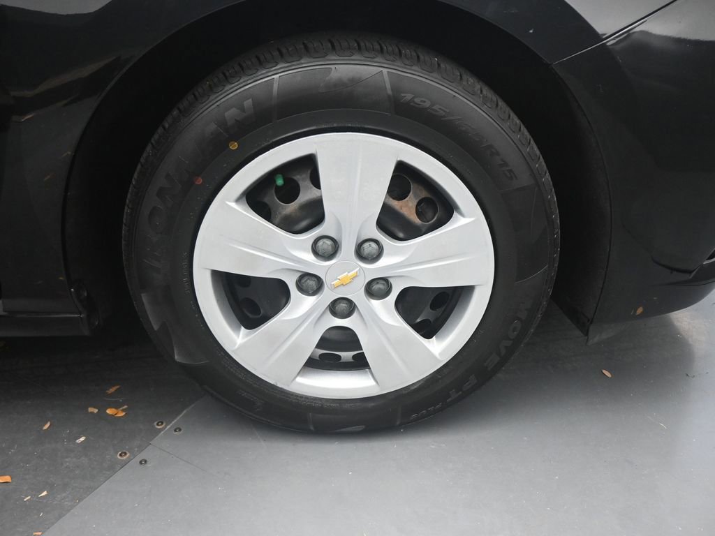 Used 2018 Chevrolet Cruze LS image 14