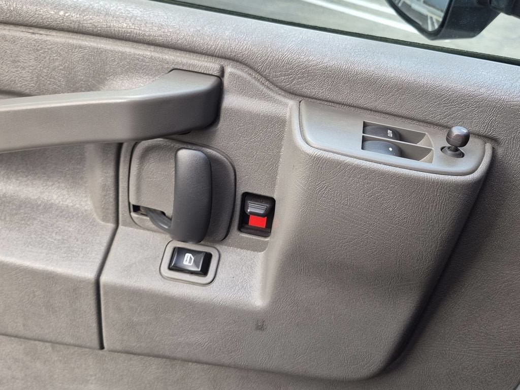 Used 2021 GMC Savana 3500 Extended w/ Power Convenience Package RWD image 25