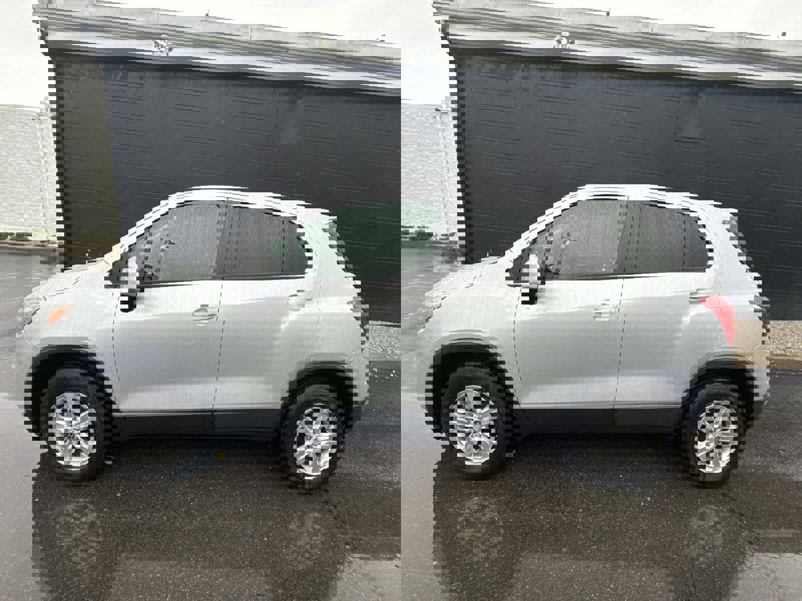 Used 2022 Chevrolet Trax LS w/ Tint and Cruise Package image 6