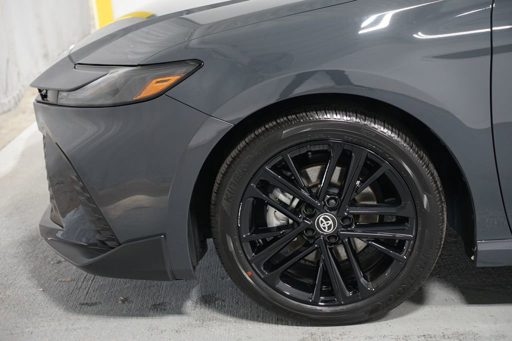 Used 2025 Toyota Camry SE image 5