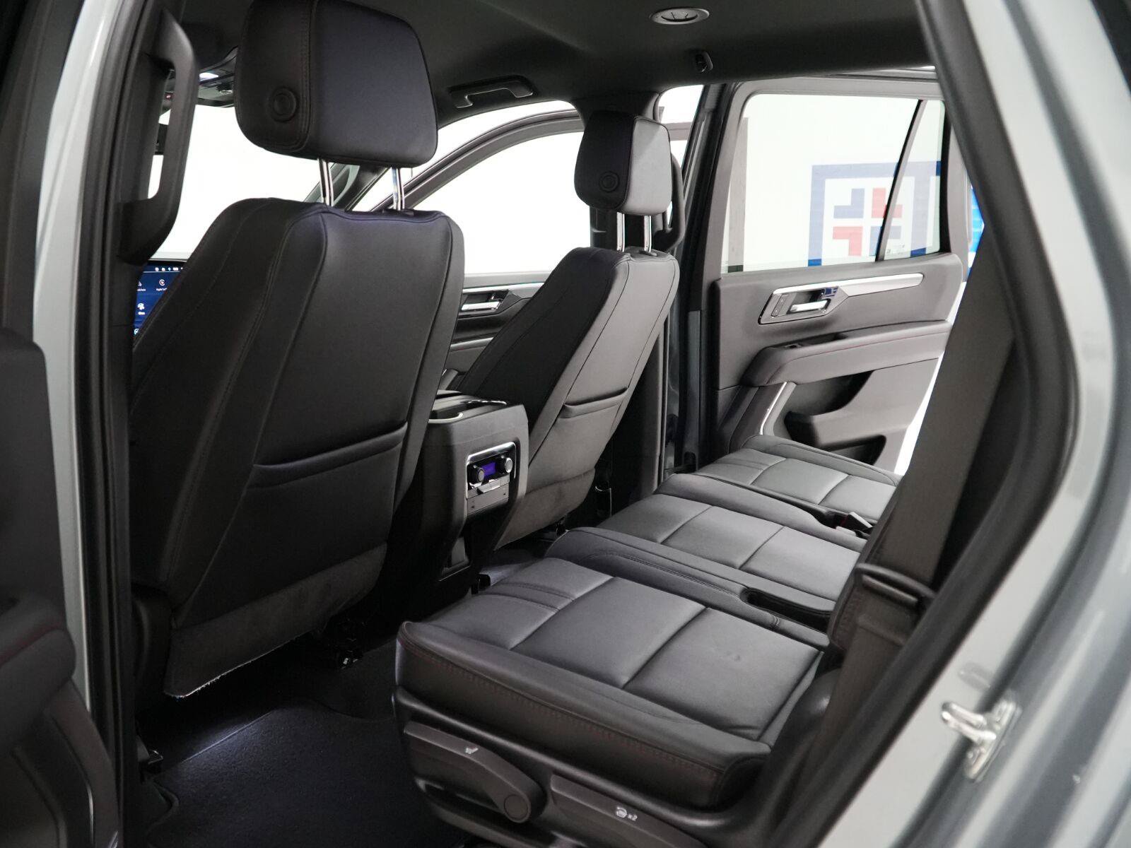 Used 2025 Chevrolet Tahoe RST w/ Comfort Package RWD image 10