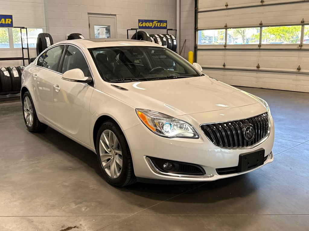 Used 2017 Buick Regal Premium w/ Driver Confidence Package #2 AWD/4WD image 3