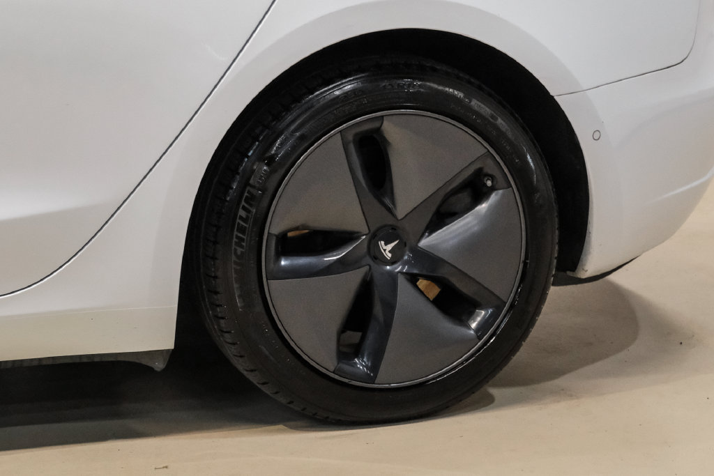 Used 2018 Tesla Model 3 Long Range RWD image 47