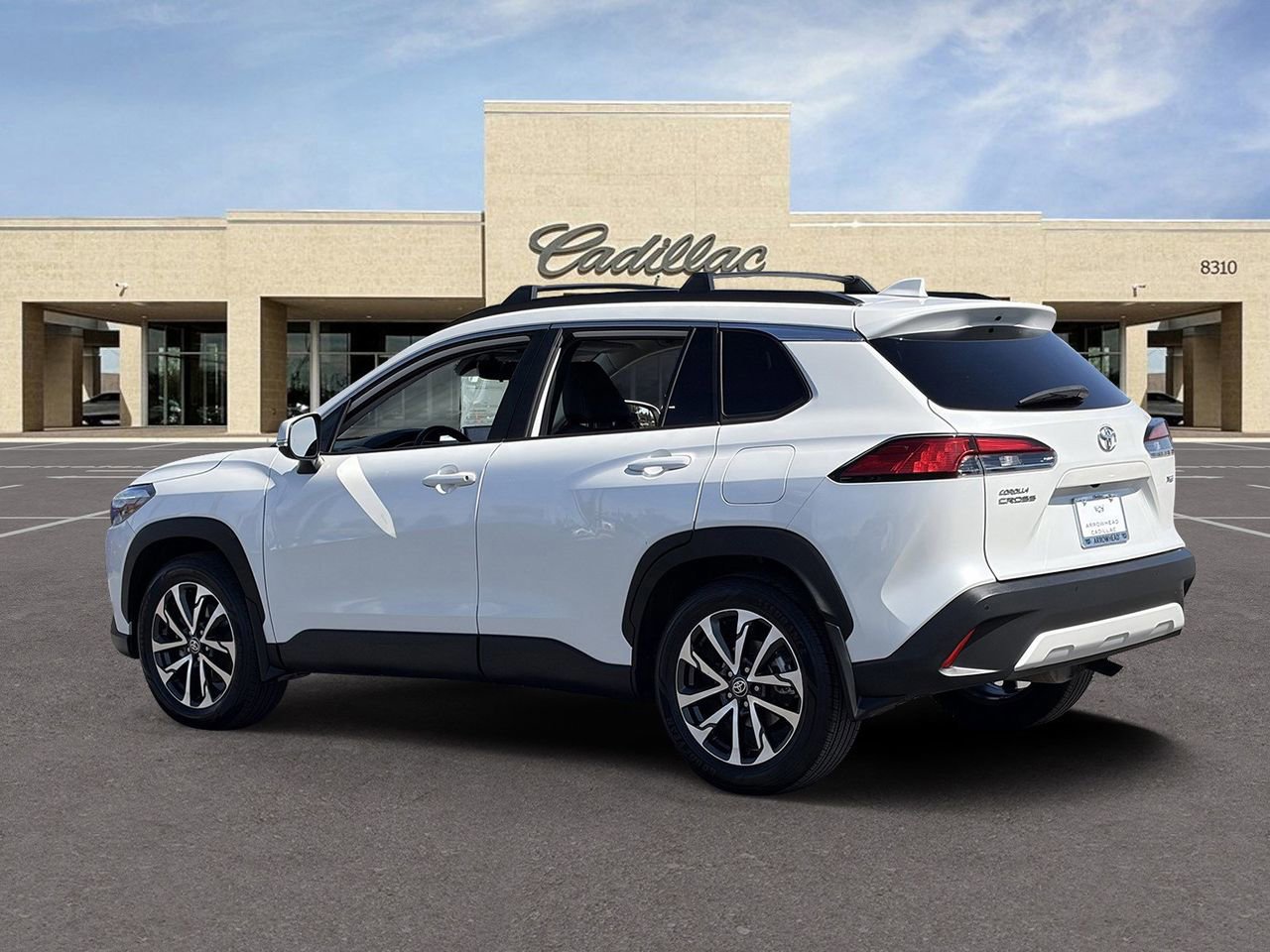 Used 2024 Toyota Corolla Cross XLE w/ Convenience Package image 7