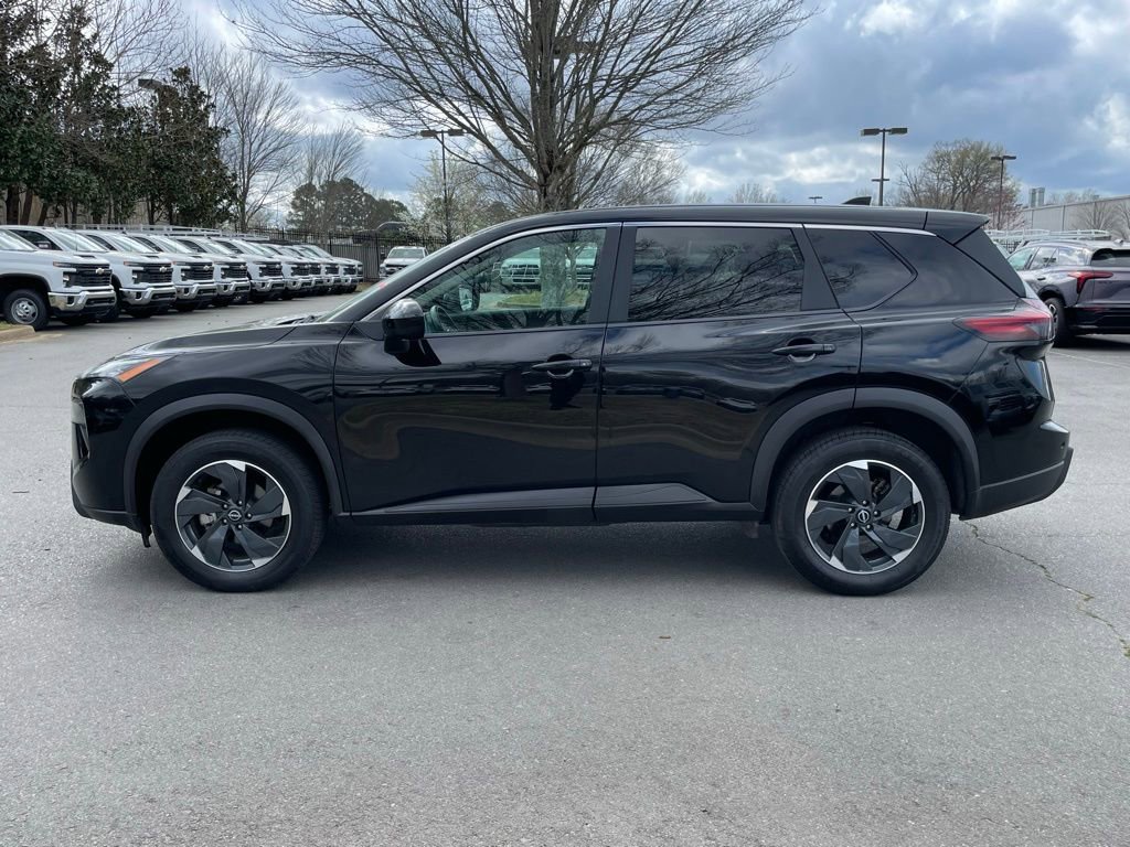 Used 2024 Nissan Rogue SV AWD/4WD image 4