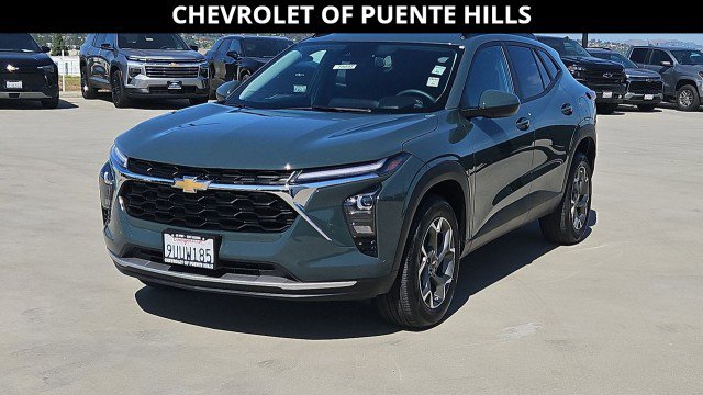 Used 2025 Chevrolet Trax LT w/ Sunroof Package FWD image 1