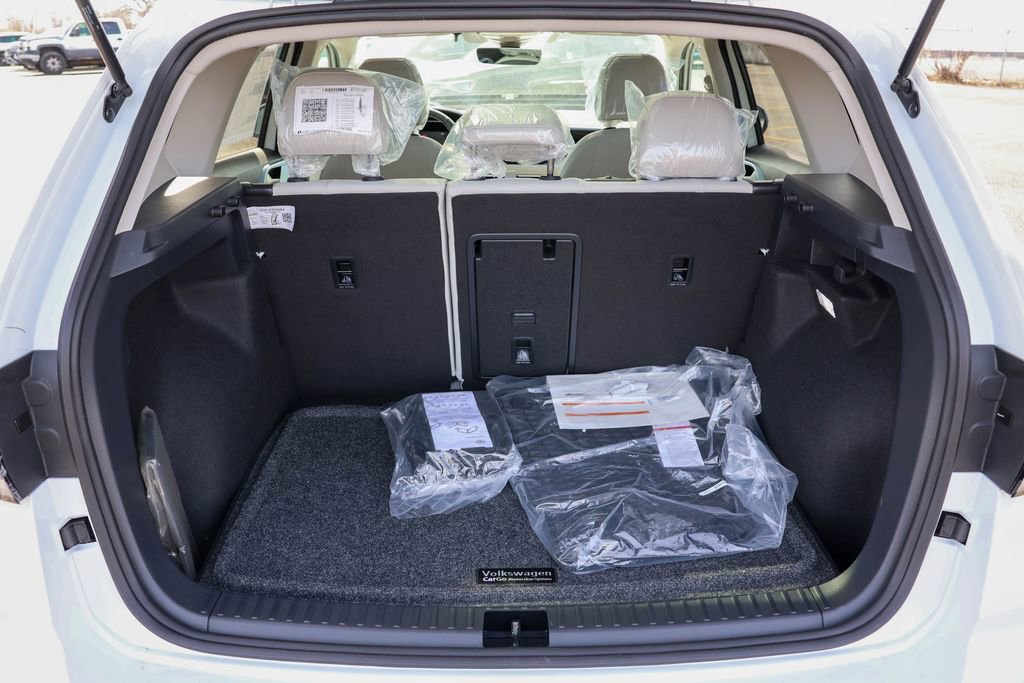 New 2025 Volkswagen Taos SE image 37