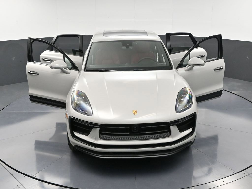 New 2026 Porsche Macan image 32
