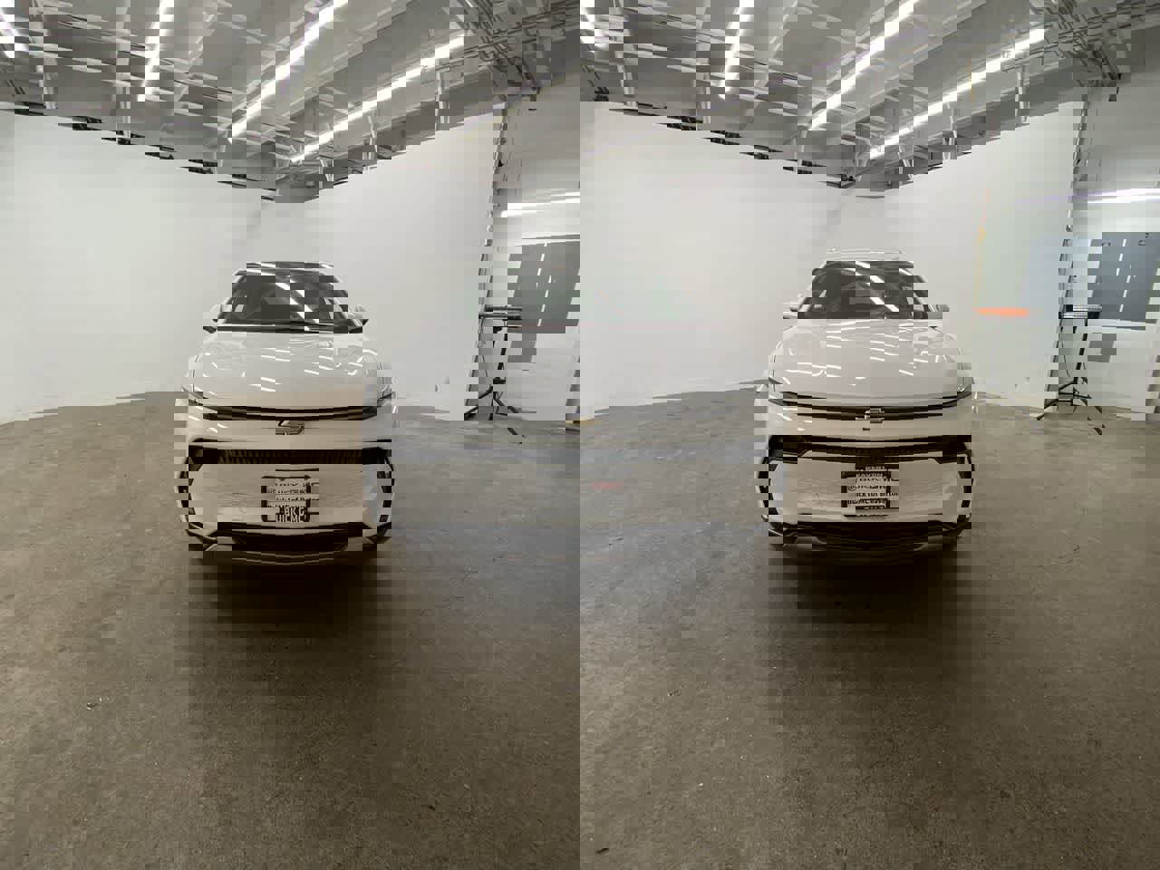 Used 2025 Chevrolet Equinox EV LT w/ Convenience Package image 9