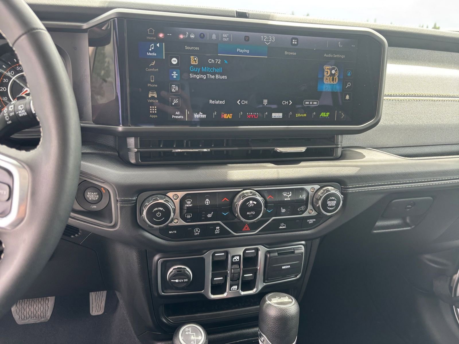 Used 2025 Jeep Wrangler Unlimited Sahara AWD/4WD image 17