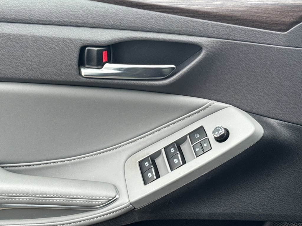 Used 2021 Toyota Avalon XLE w/ Moonroof Package image 33