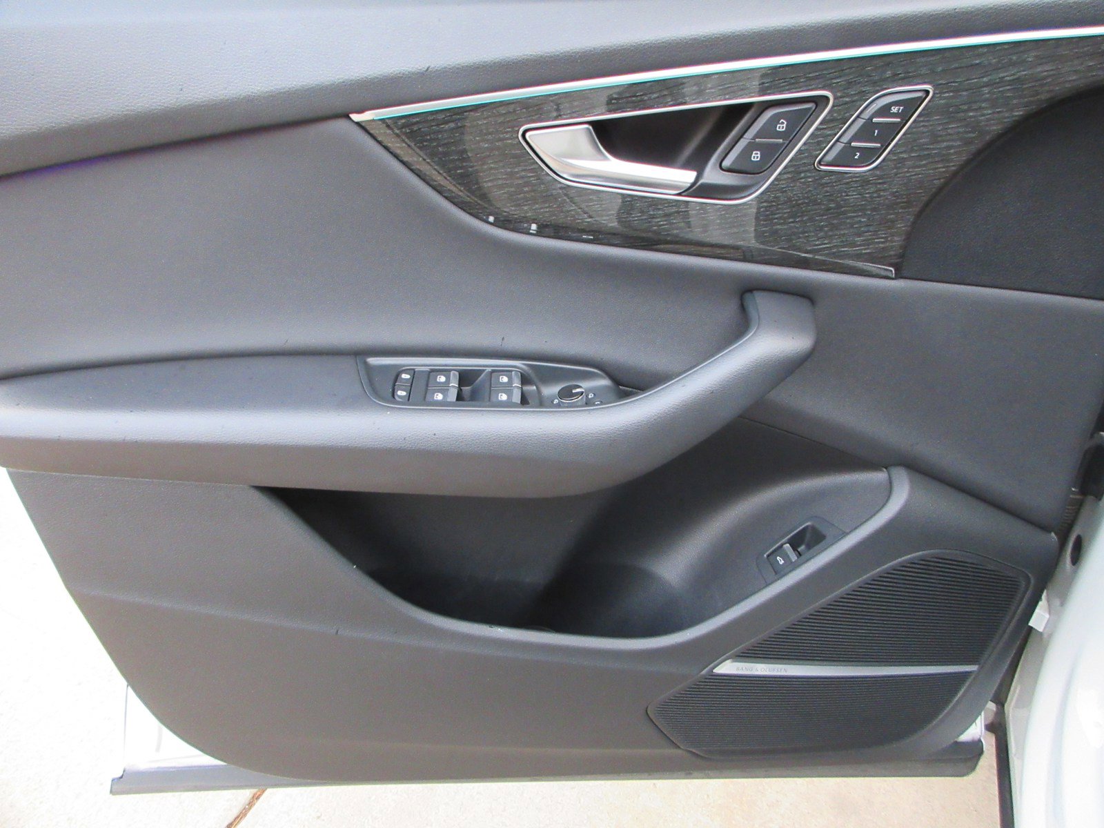 Used 2020 Audi Q8 Premium Plus image 29