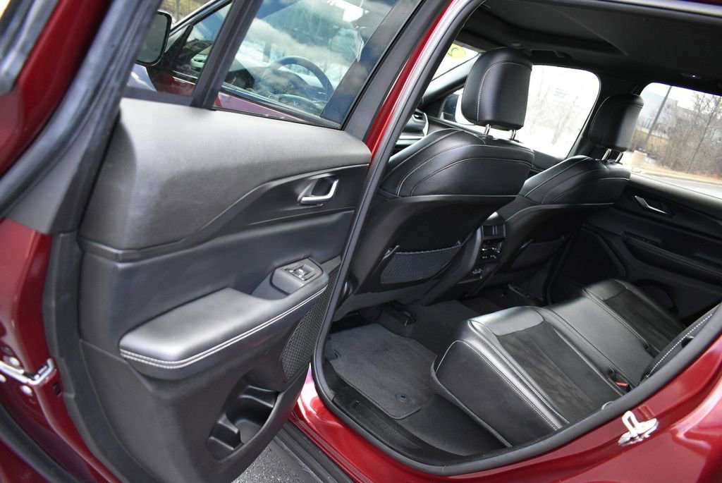 Used 2024 Jeep Grand Cherokee Altitude image 29