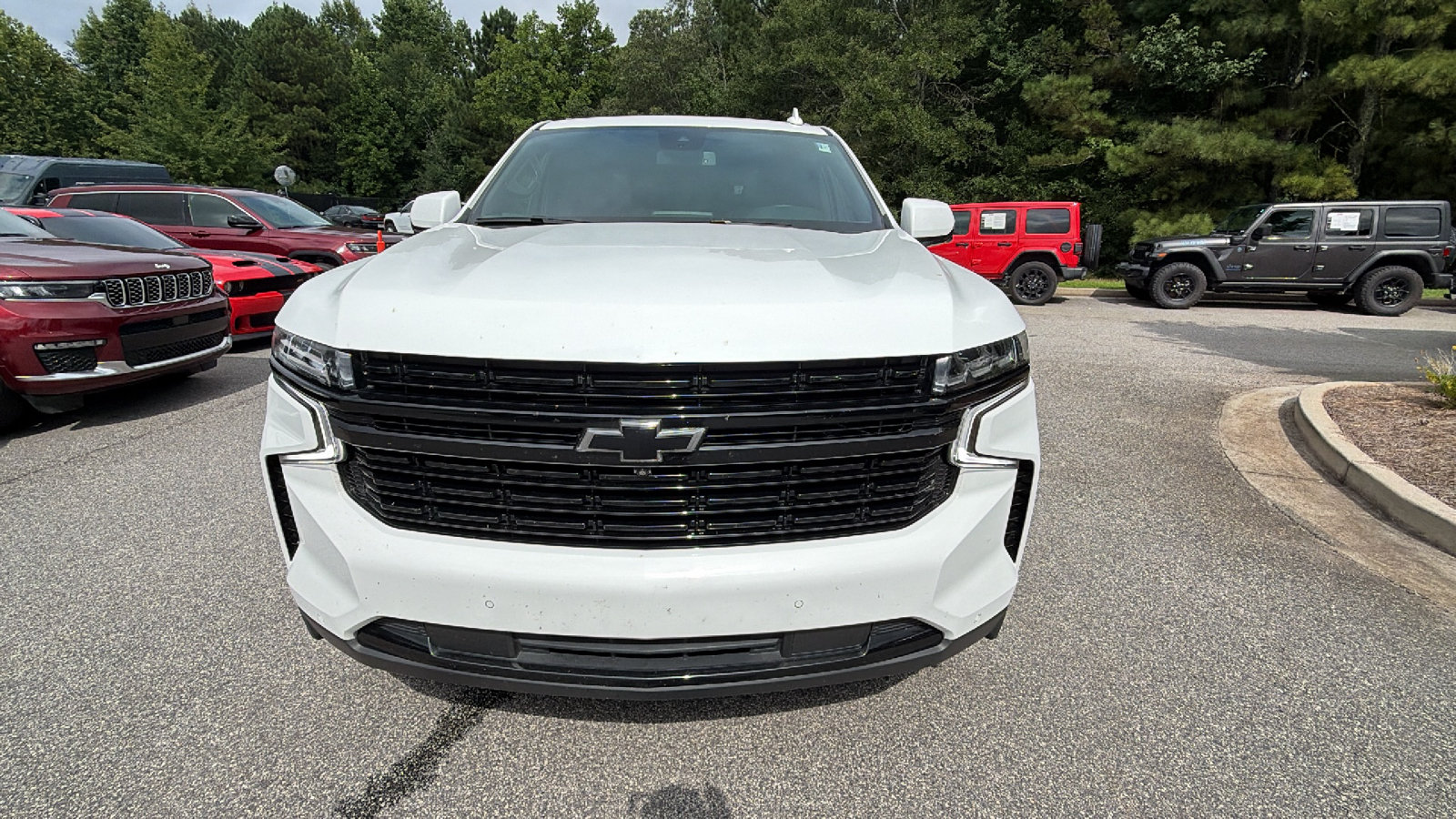 Used 2024 Chevrolet Tahoe RST w/ Luxury Package AWD/4WD image 3