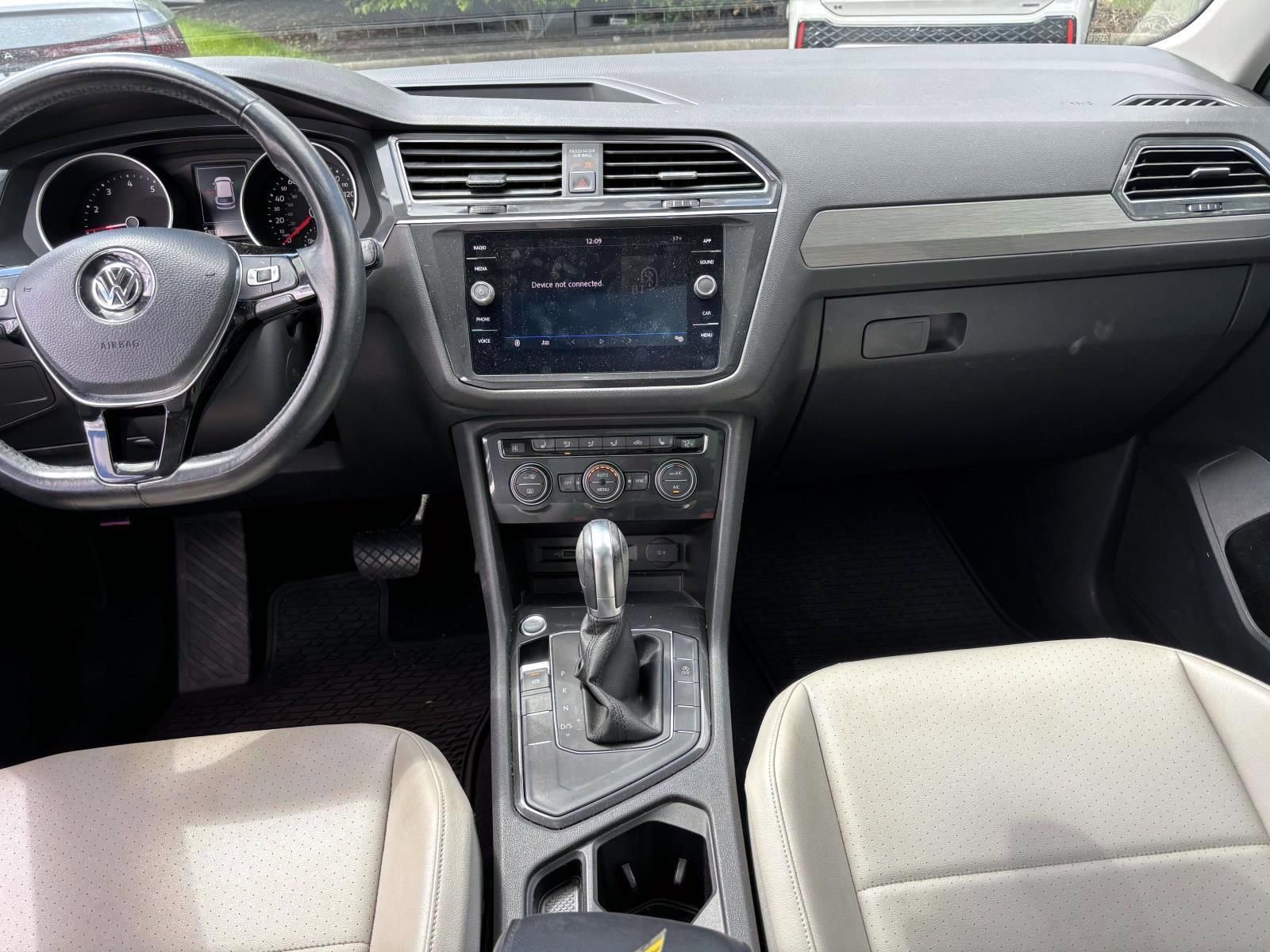Used 2018 Volkswagen Tiguan SE w/ Panoramic Sunroof Package image 29