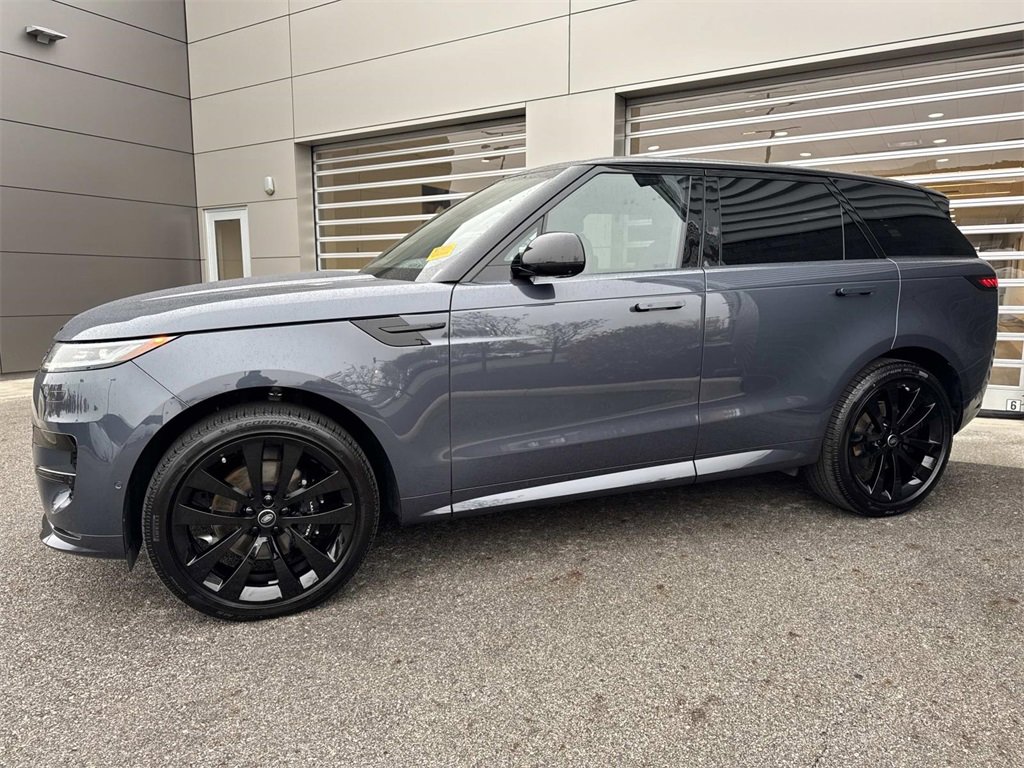 Used 2025 Land Rover Range Rover Sport Dynamic SE image 3