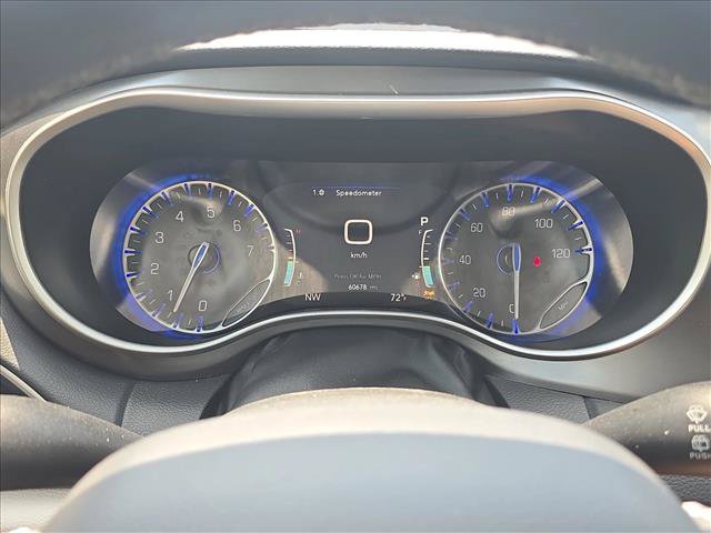 Used 2024 Chrysler Pacifica Touring-L FWD image 11