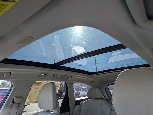 Used 2018 Volvo XC60 T6 Momentum w/ Convenience Package image 21