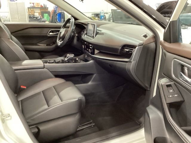 Used 2021 Nissan Rogue SV w/ Premium Package image 19