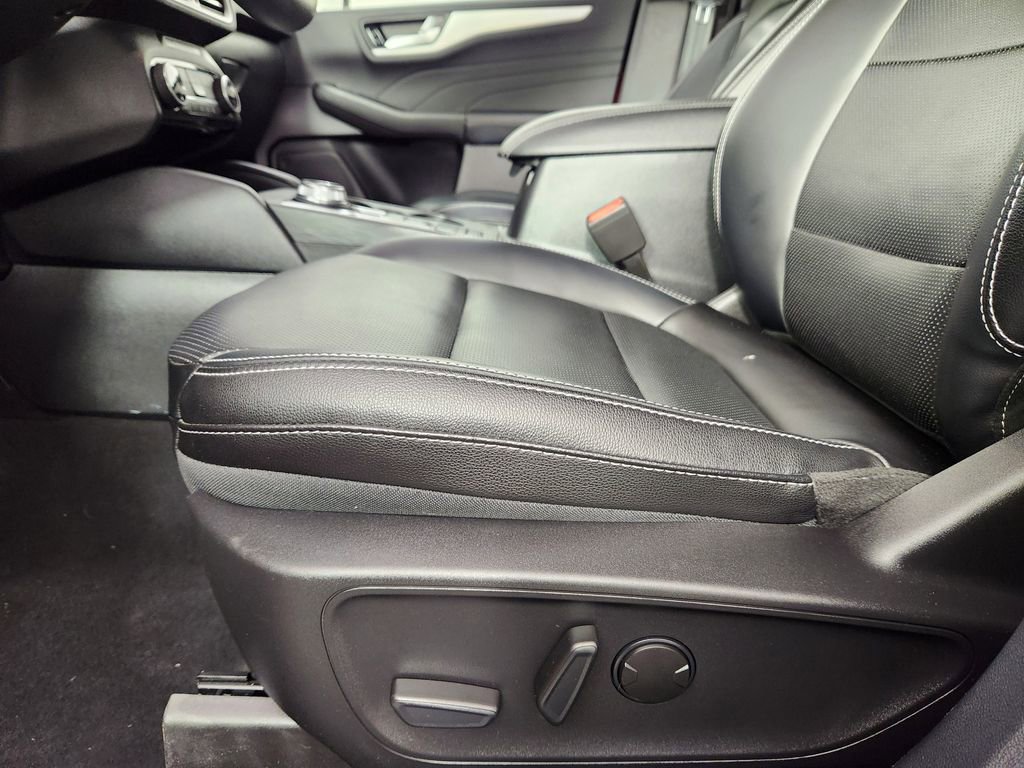 Used 2022 Ford Escape SEL w/ Technology Package image 12