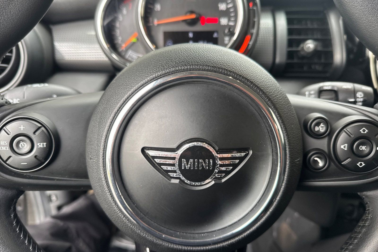 Used 2019 MINI Cooper 2-Door Hardtop image 23