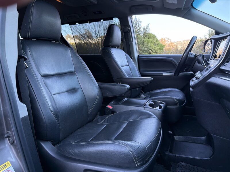 Used 2016 Toyota Sienna SE Premium FWD image 15