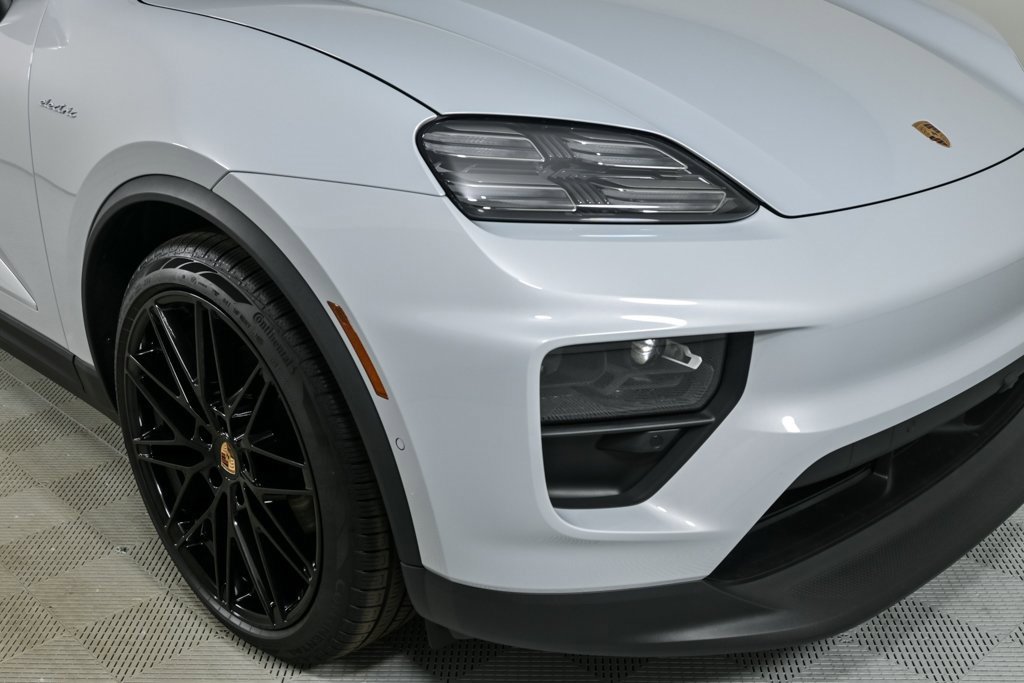 New 2025 Porsche Macan 4 Electric image 38