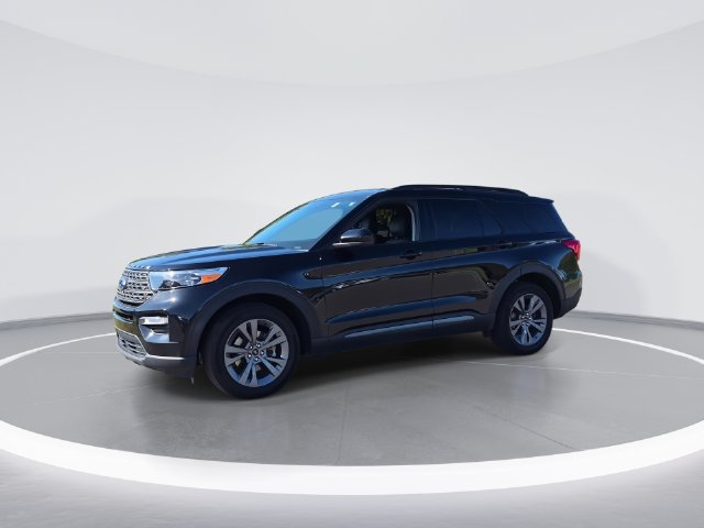 Used 2024 Ford Explorer XLT w/ Equipment Group 202A AWD/4WD image 4