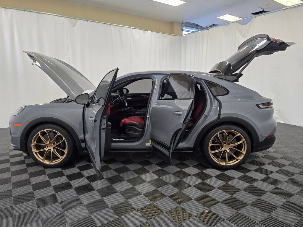 Certified 2024 Porsche Cayenne Turbo GT AWD/4WD image 13