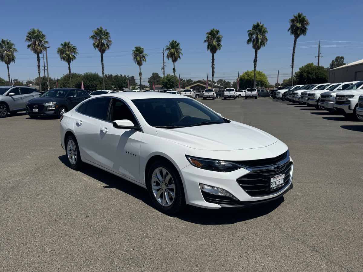 Used 2019 Chevrolet Malibu LT FWD image 2