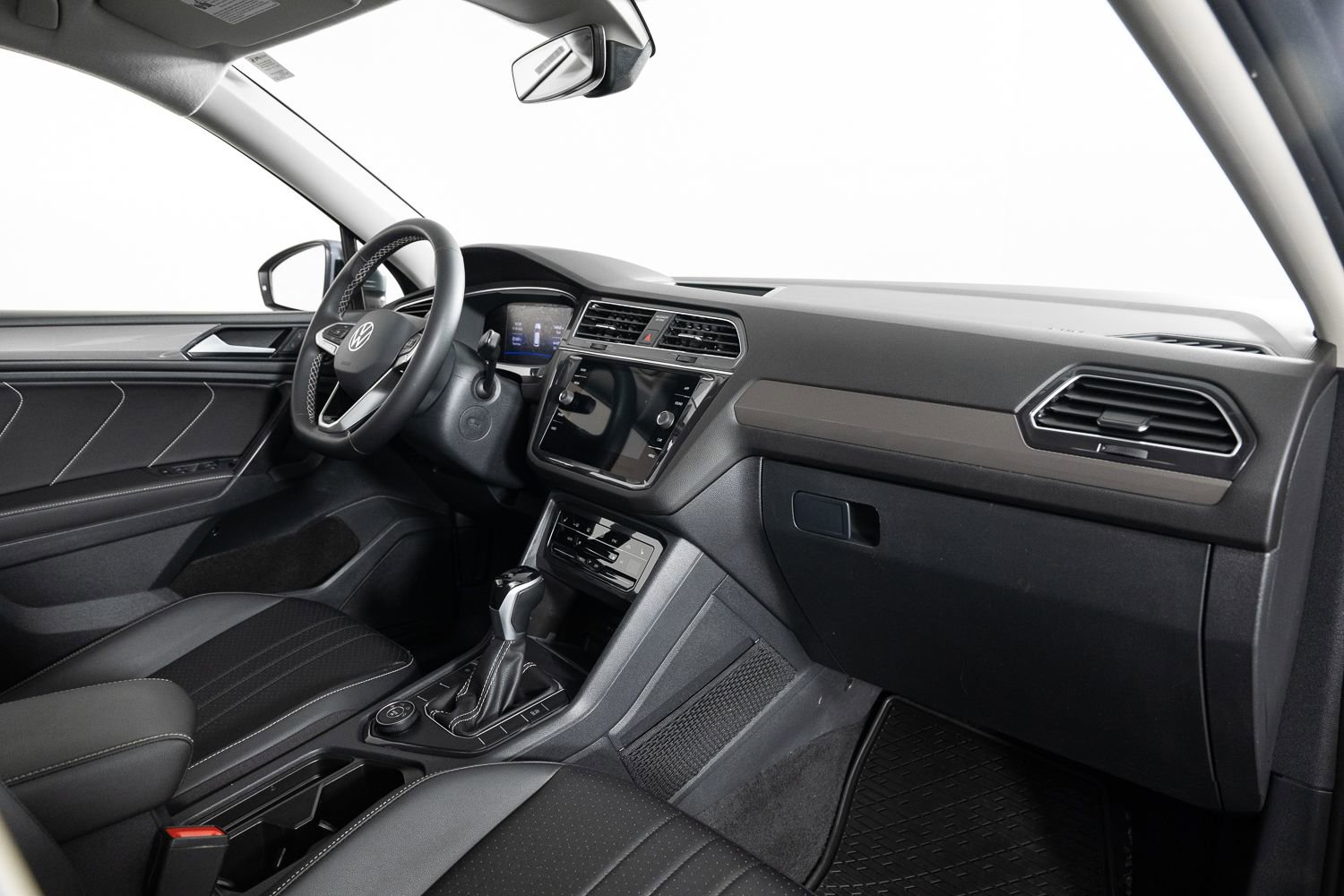 Used 2023 Volkswagen Tiguan SE image 26