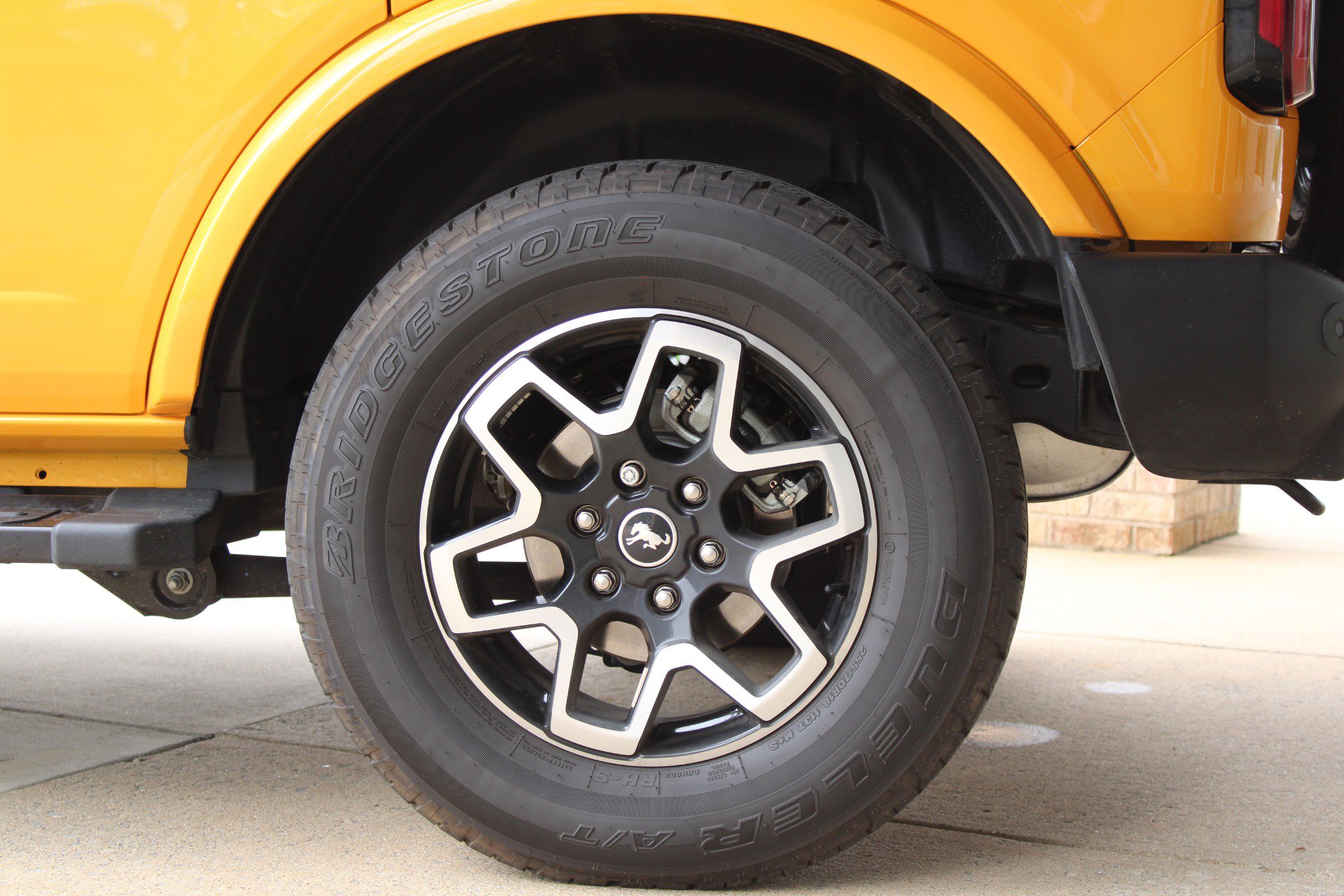 Used 2021 Ford Bronco Outer Banks image 9