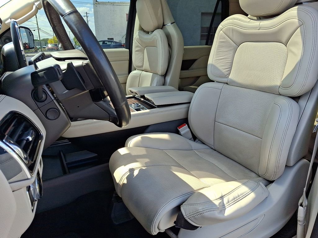 Used 2021 Lincoln Navigator Reserve w/ Luxury Package AWD/4WD image 16
