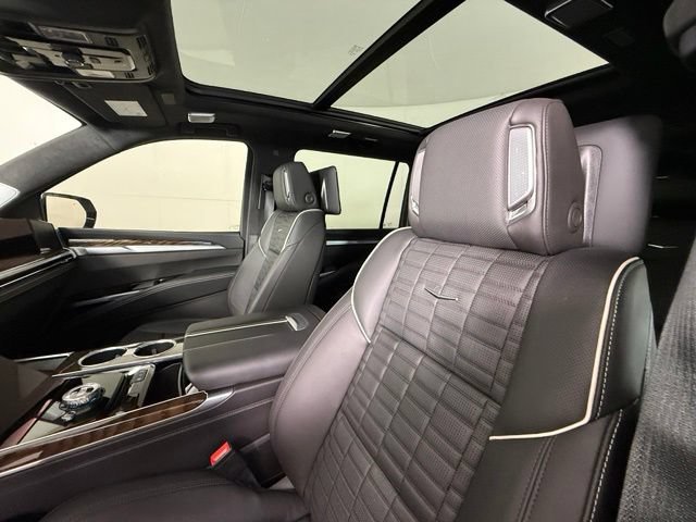 Certified 2025 Cadillac Escalade ESV Sport Platinum w/ LPO, ONYX Package AWD/4WD image 15