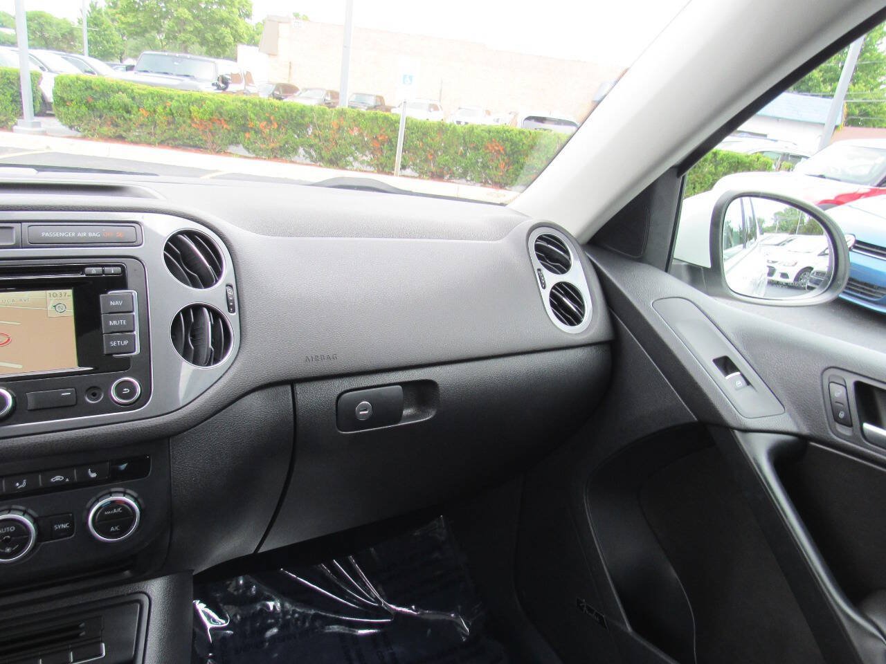 Used 2015 Volkswagen Tiguan SEL AWD/4WD image 22