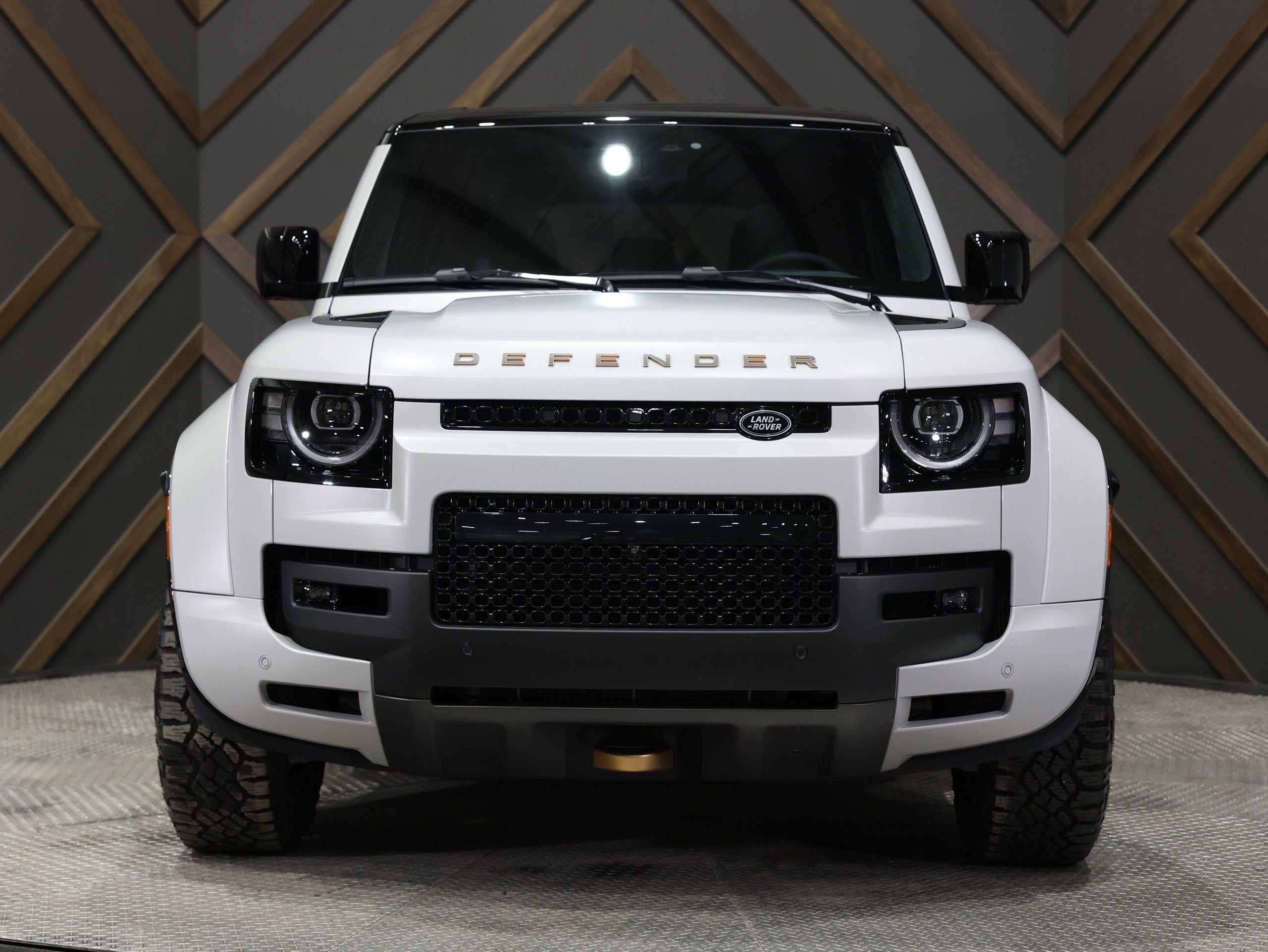 Used 2026 Land Rover Defender 110 image 4