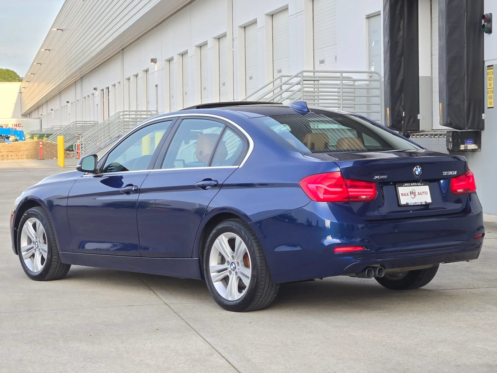 Used 2018 BMW 330i xDrive Sedan w/ Premium Package AWD/4WD image 6
