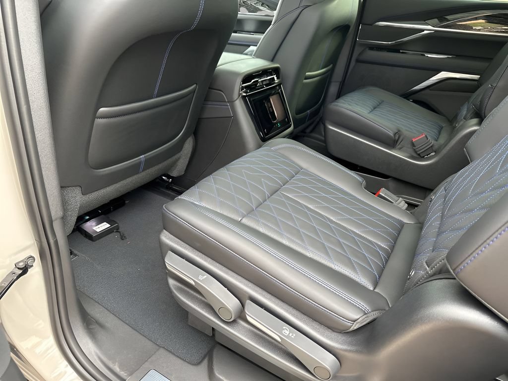 New 2026 Cadillac Escalade IQ Sport 1 w/ LPO, ONYX Package AWD/4WD image 23