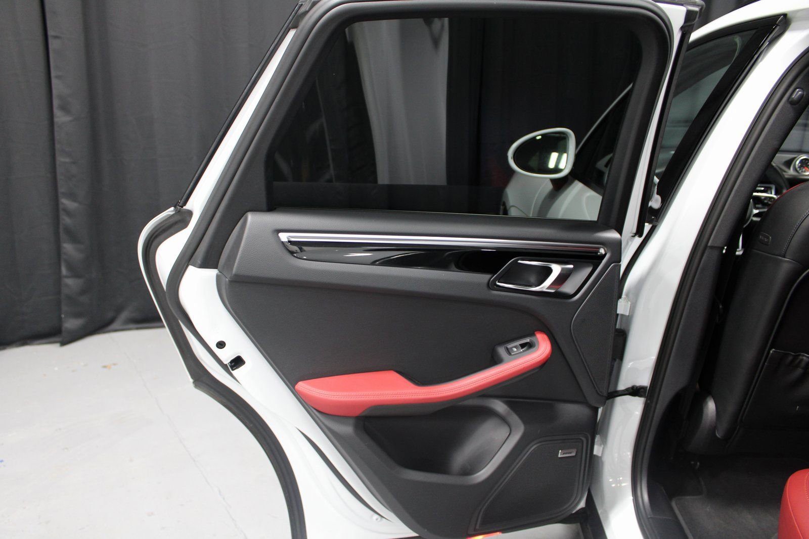 Certified 2021 Porsche Macan image 23