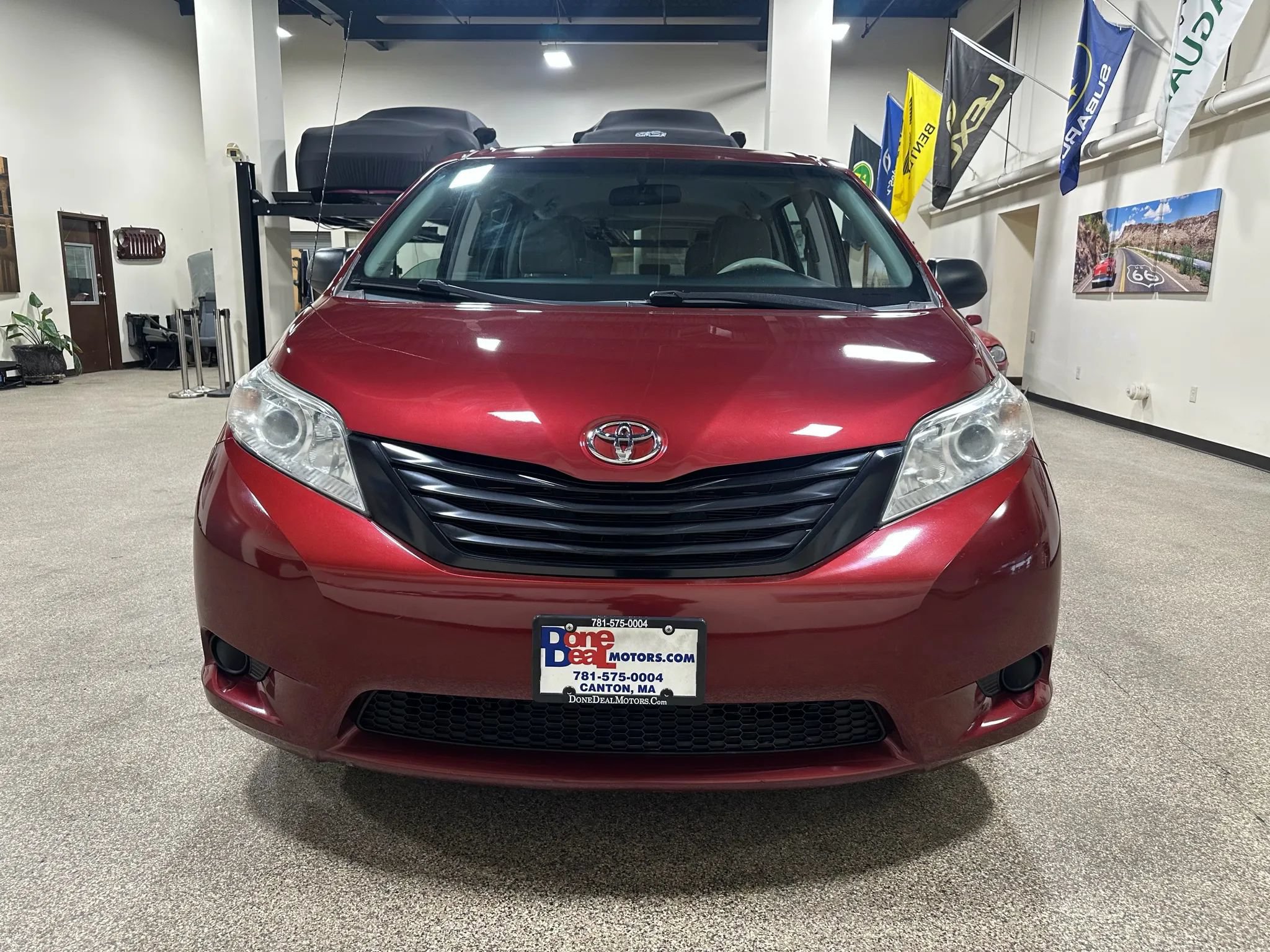 Used 2012 Toyota Sienna FWD image 2