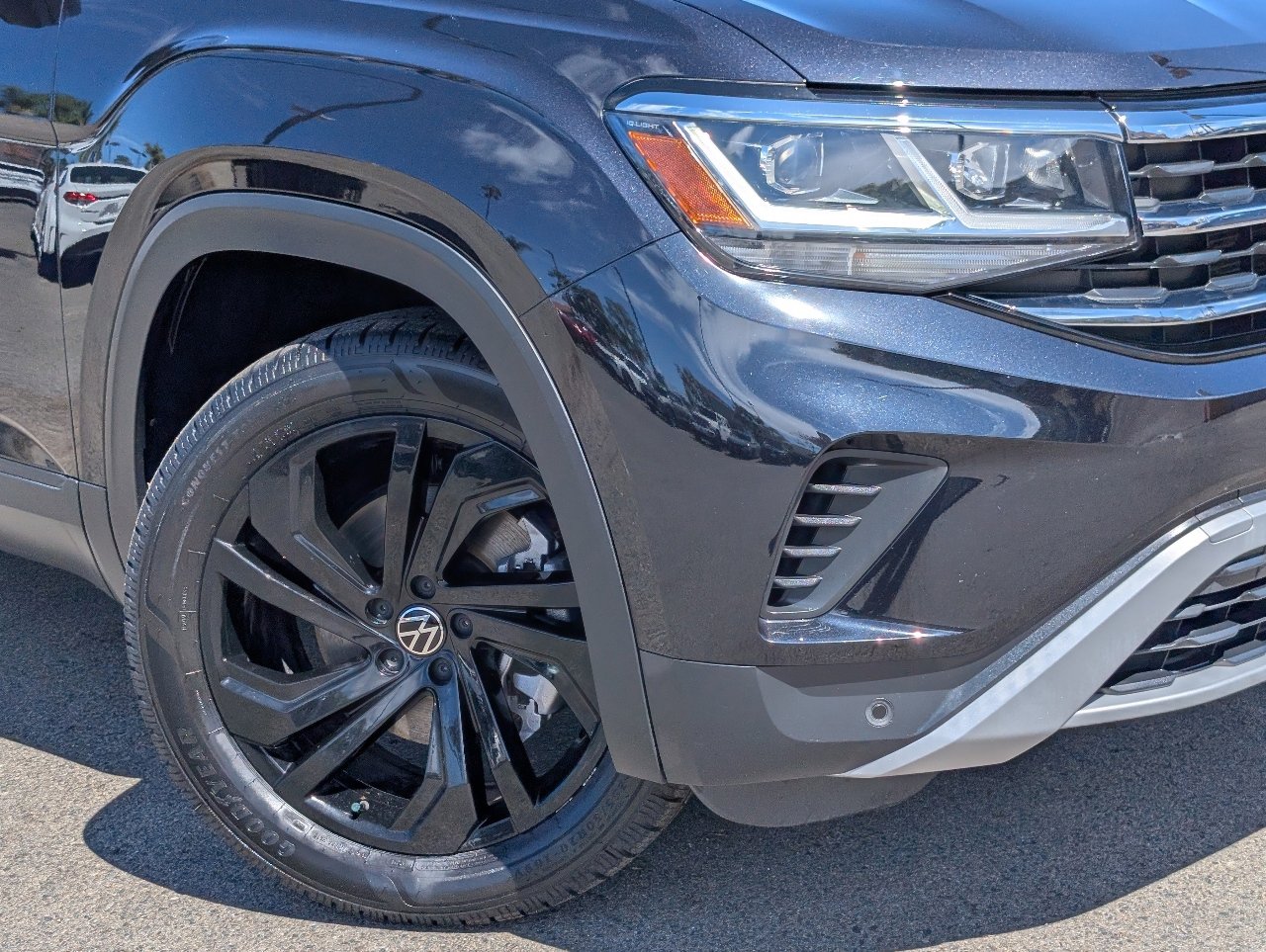 Used 2022 Volkswagen Atlas SE w/ Black Wheel Package AWD/4WD image 11