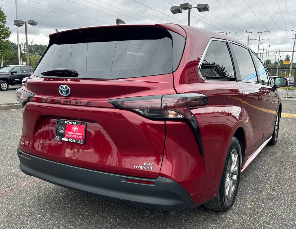 Certified 2024 Toyota Sienna LE AWD/4WD image 5