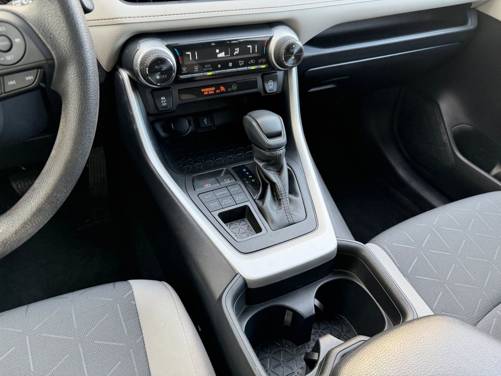 Used 2021 Toyota RAV4 XLE w/ Convenience Package AWD/4WD image 18