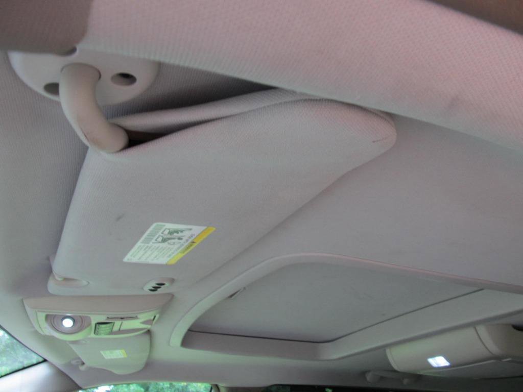 Used 2016 Chrysler Town & Country Touring-L image 25