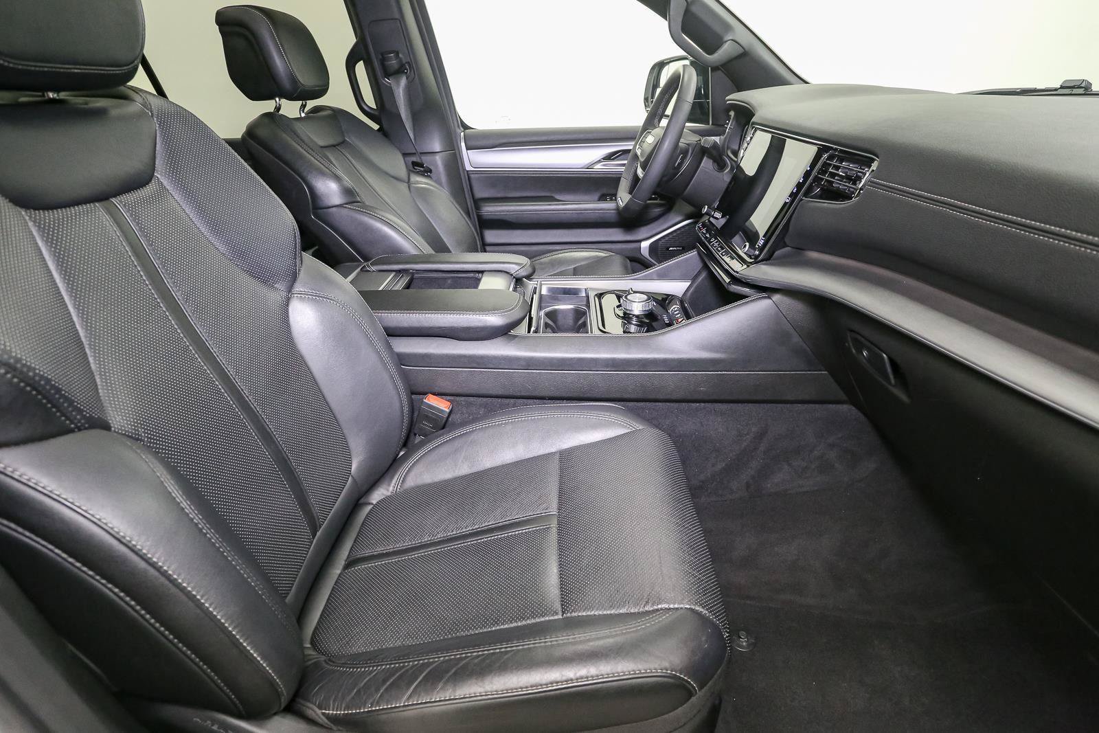 Used 2024 Jeep Wagoneer Series II AWD/4WD image 18