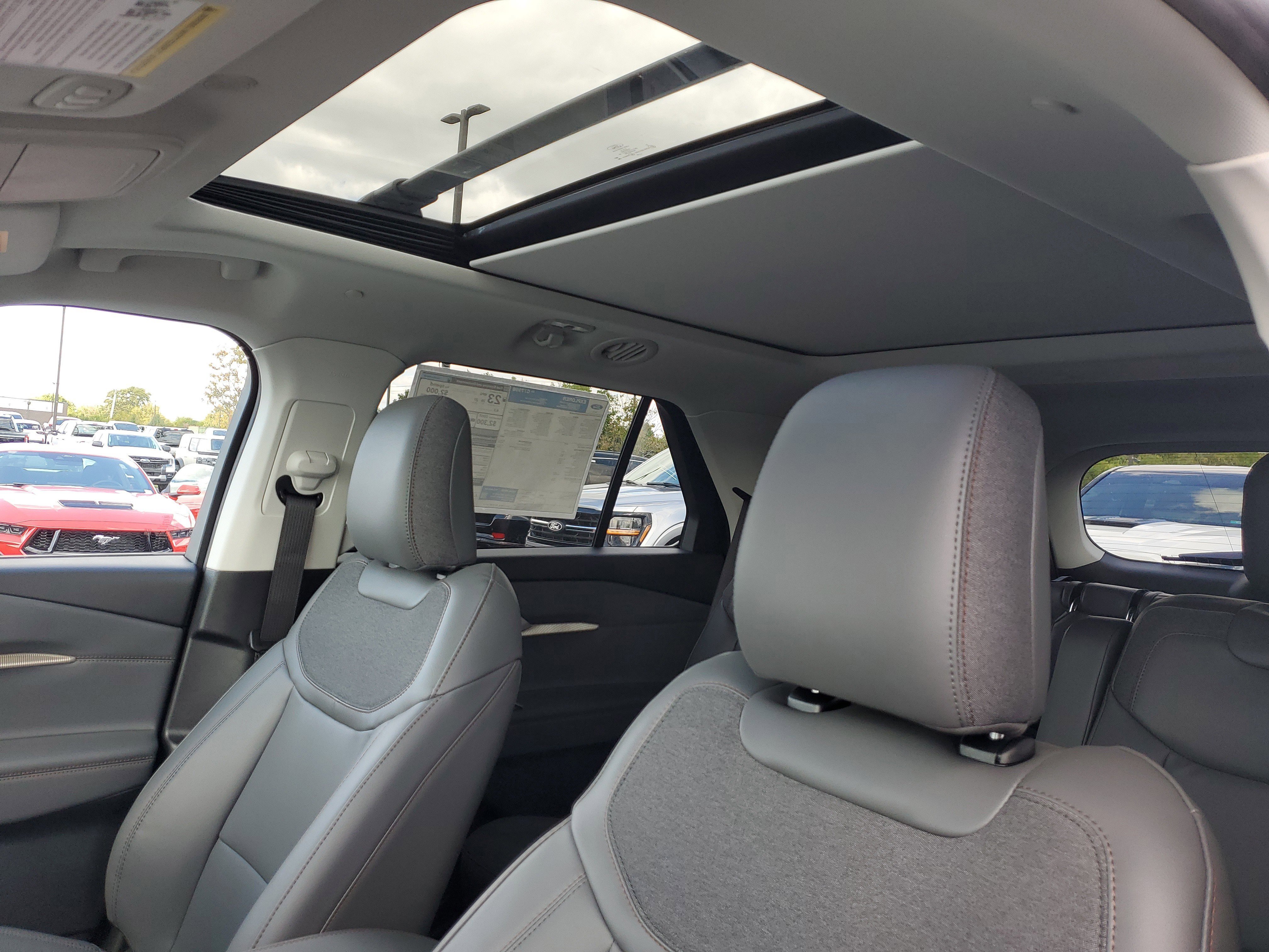 New 2025 Ford Explorer Active w/ Active Comfort Package image 21