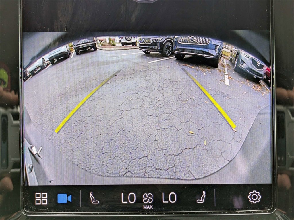 Used 2023 Volvo XC40 B5 Ultimate image 25